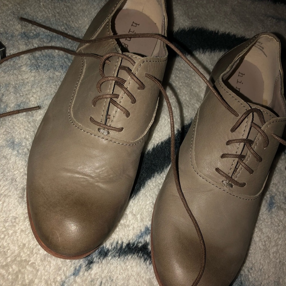 💙EUC Gray Leather HINGE womens oxfords